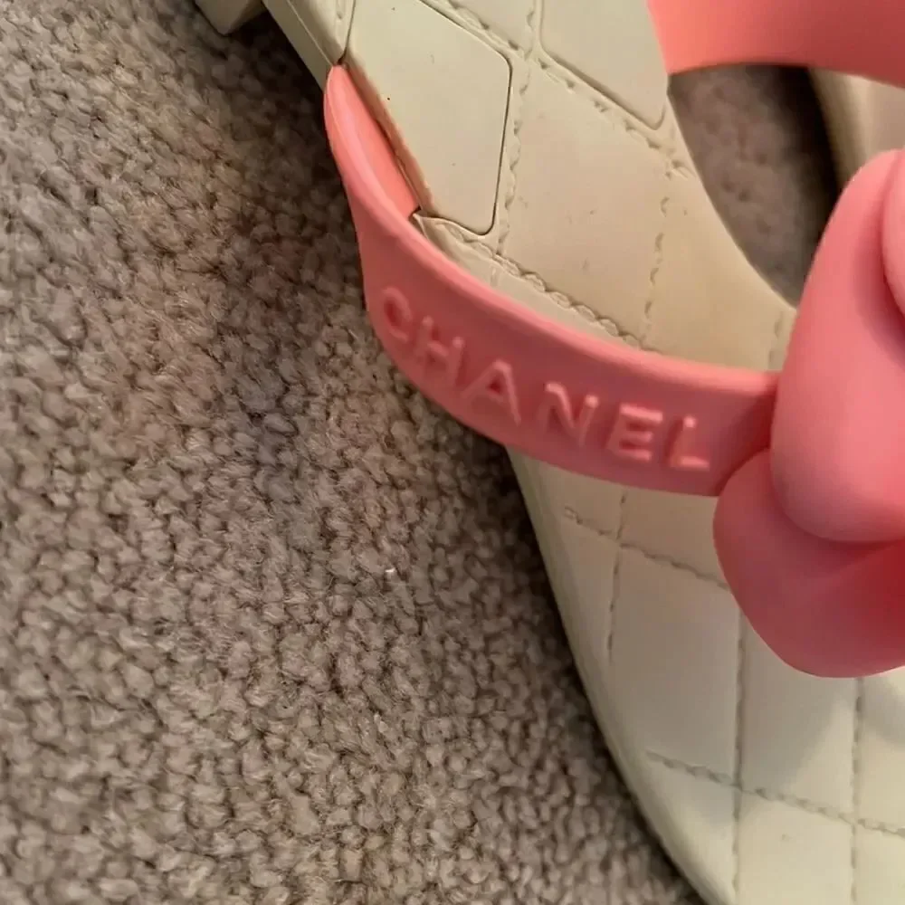 Authentic Chanel Sandal 38 pink/white